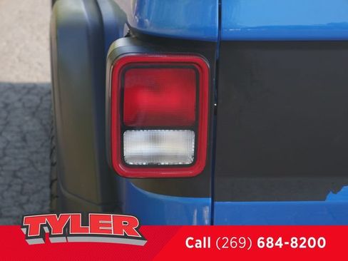 Used 2022 Jeep Gladiator Mojave AWD/4WD image 18
