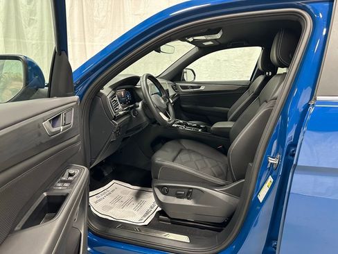 Used 2025 Volkswagen Atlas Cross Sport SE image 10