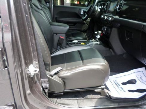 Used 2022 Jeep Wrangler Unlimited Sahara AWD/4WD image 2