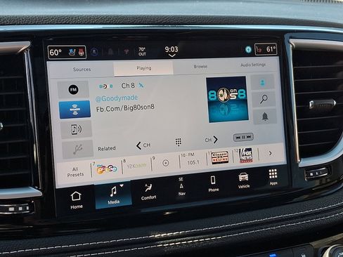 Used 2024 Chrysler Pacifica Limited FWD image 19