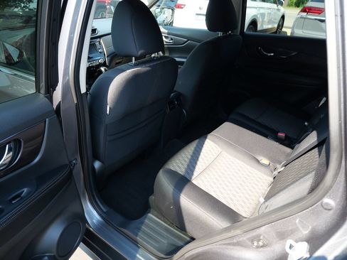 Used 2018 Nissan Rogue SV AWD/4WD image 18