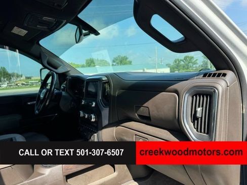 Used 2022 GMC Sierra 2500 SLT w/ SLT Premium Package AWD/4WD image 12