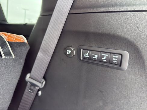 New 2026 Chrysler Pacifica Pinnacle w/ Trailer Tow Group image 38