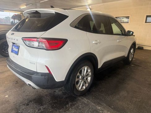 Used 2020 Ford Escape SE image 3