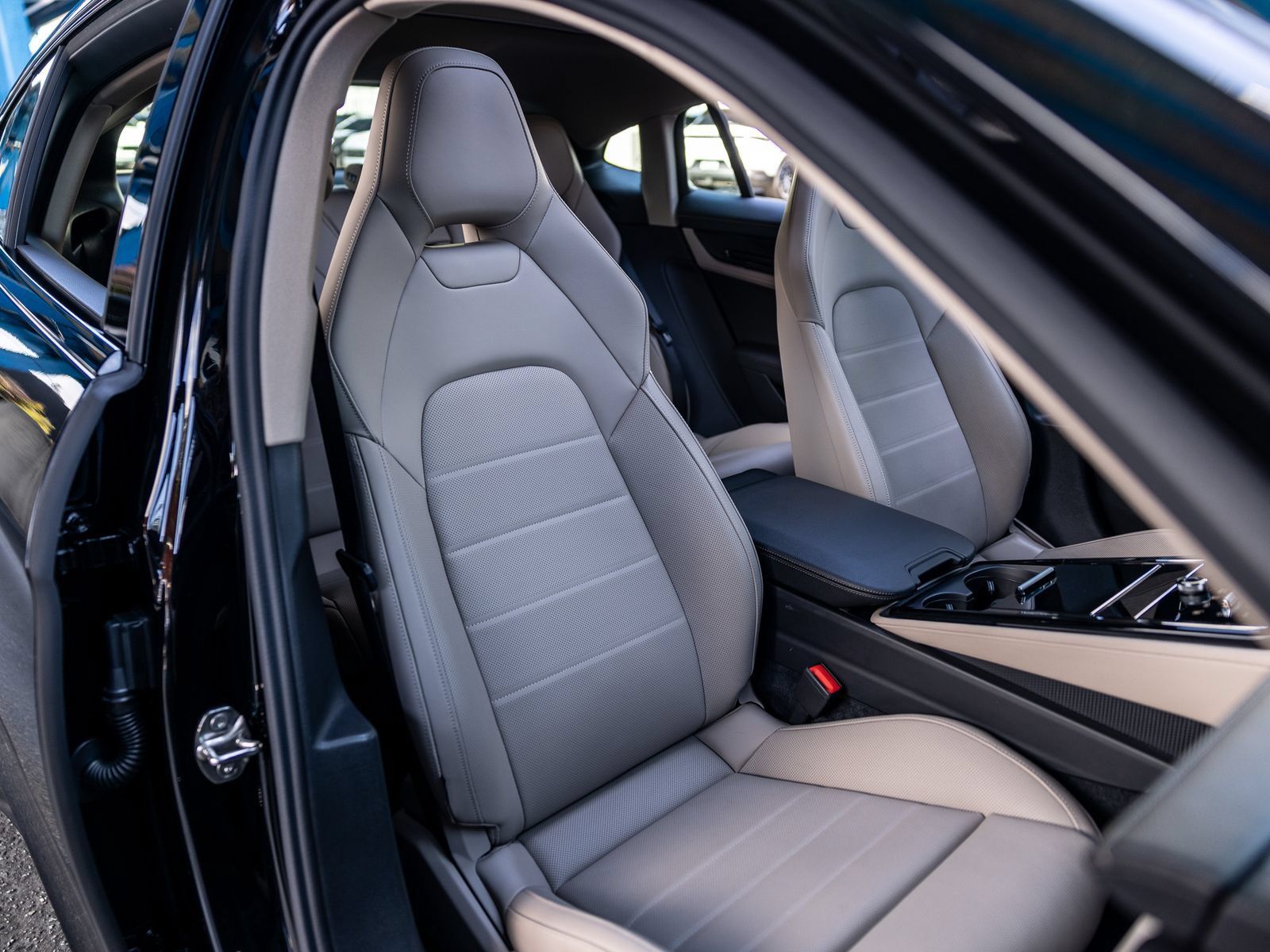 Certified 2025 Porsche Panamera image 51
