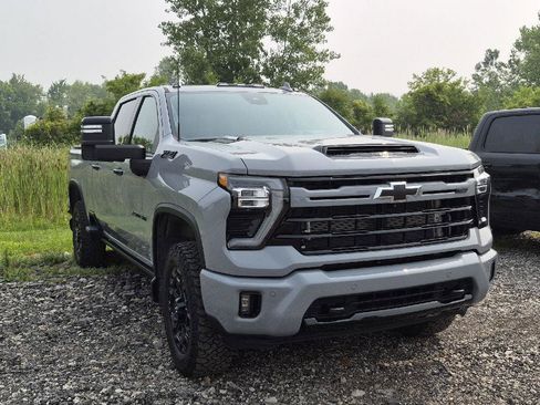Used 2024 Chevrolet Silverado 2500 LTZ w/ LTZ Plus Package AWD/4WD image 2