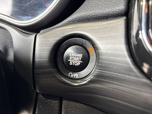 Used 2022 Jeep Grand Cherokee Laredo X image 19