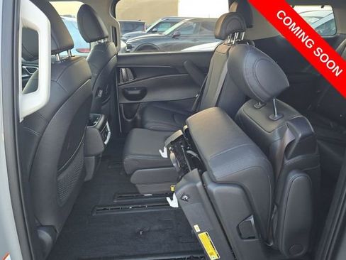 Used 2025 Kia Carnival SX w/ SX Dark Edition Package FWD image 7