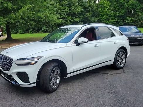 Used 2024 Genesis GV70 3.5T Sport AWD/4WD image 4