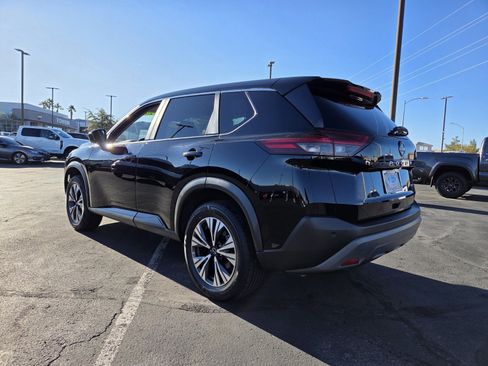 Used 2023 Nissan Rogue SV image 4