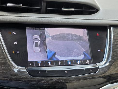 Used 2020 Cadillac XT6 Premium Luxury FWD image 19