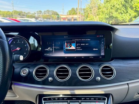 Used 2017 Mercedes-Benz E 300 4MATIC image 21