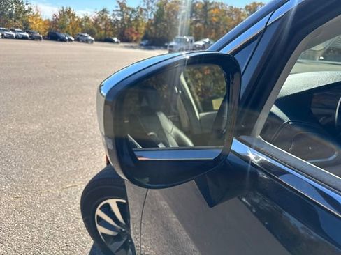 Used 2023 Chrysler Pacifica Limited image 18