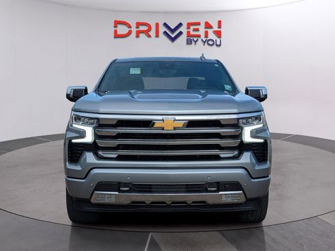 Used 2025 Chevrolet Silverado 1500 High Country AWD/4WD image 8