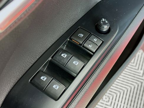 Used 2020 Toyota Camry SE image 16