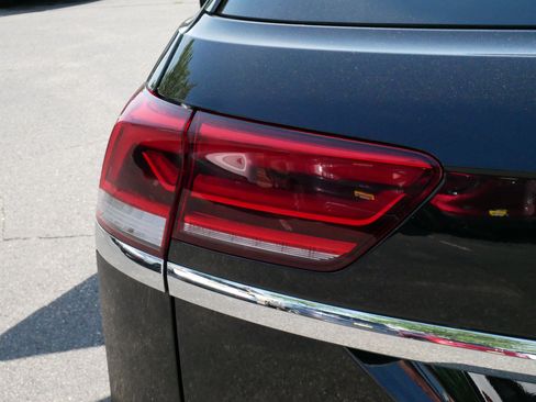 Certified 2023 Volkswagen Atlas Cross Sport SE w/ Panoramic Sunroof Package AWD/4WD image 17