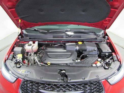 Used 2025 Chrysler Pacifica Limited FWD image 10