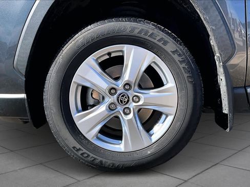 Used 2021 Toyota RAV4 XLE image 11