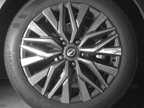 Used 2025 Nissan Altima 2.5 SV FWD image 12