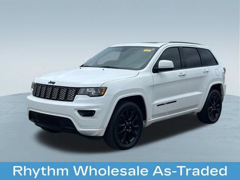 Used 2019 Jeep Grand Cherokee Altitude AWD/4WD image 3