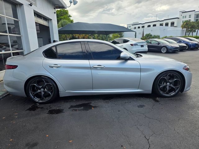 Used 2017 Alfa Romeo Giulia Ti w/ TI 19" Sport Package RWD image 7