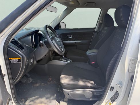 Used 2012 Kia Soul + w/ Audio Pkg FWD image 6