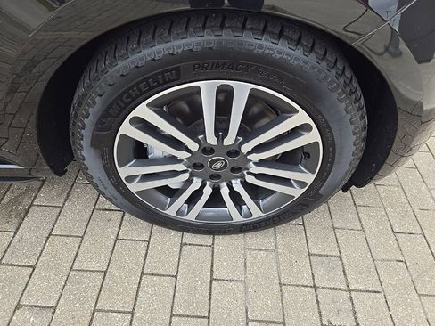 Used 2024 Land Rover Range Rover SE image 11