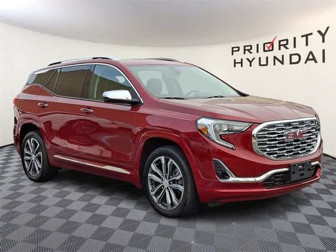 Used 2019 GMC Terrain Denali w/ Driver Alert Package II image 3