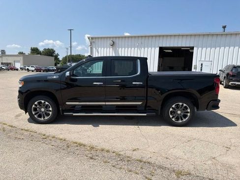 Used 2023 Chevrolet Silverado 1500 High Country w/ Technology Package AWD/4WD image 2
