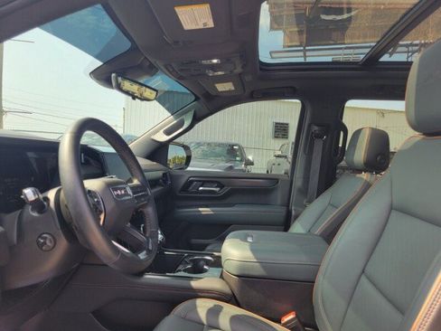 Used 2025 GMC Yukon AT4 w/ AT4 Premium Package AWD/4WD image 12