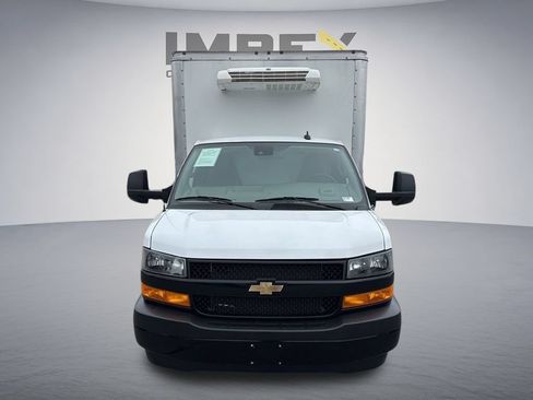 Used 2024 Chevrolet Express 3500 w/ Power Convenience Package RWD image 8