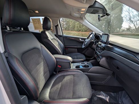 Used 2022 Ford Escape SEL w/ SEL Stealth AWD Package image 11