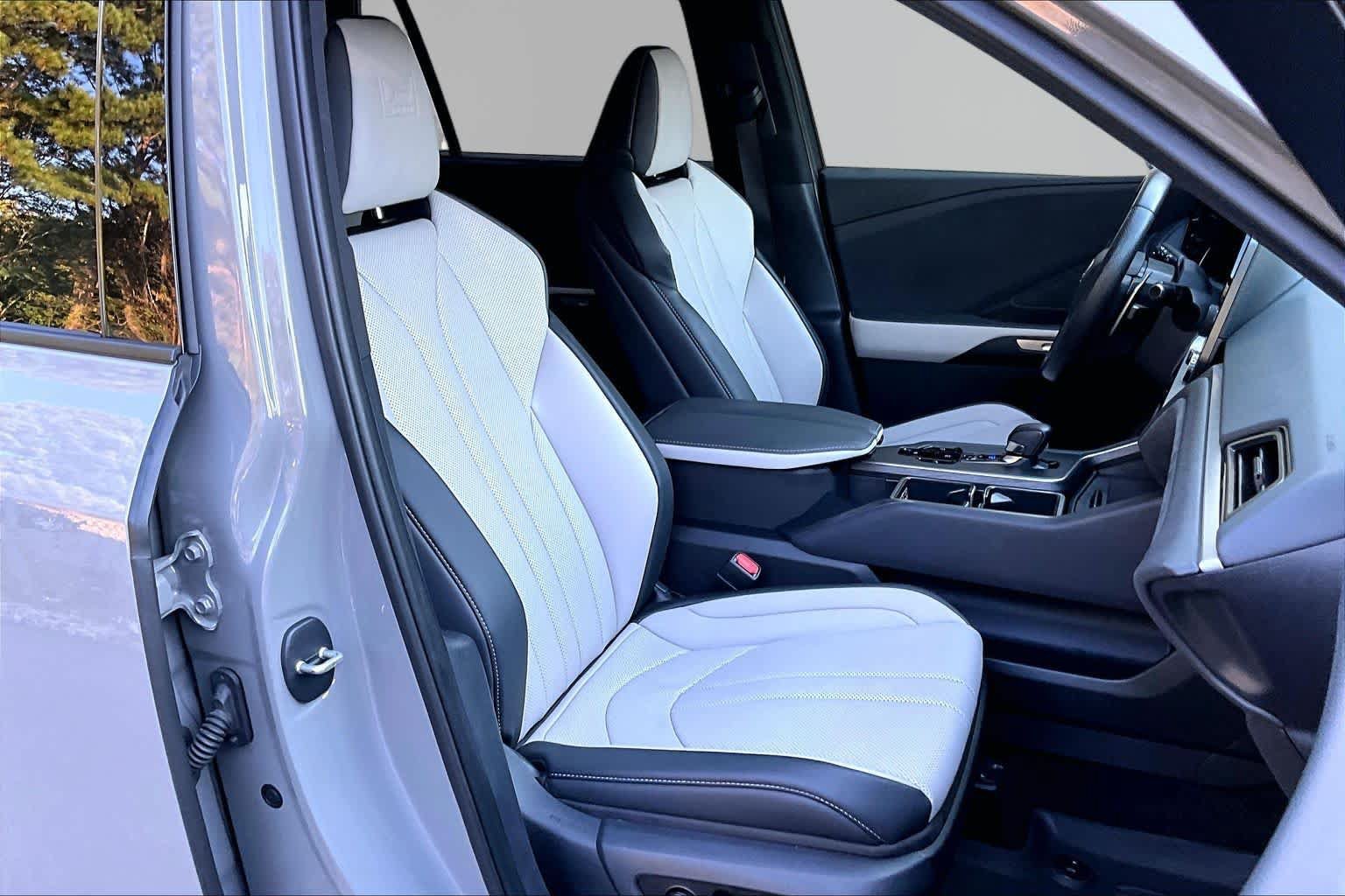Used 2025 Lexus TX 500h AWD w/ Technology Package image 9