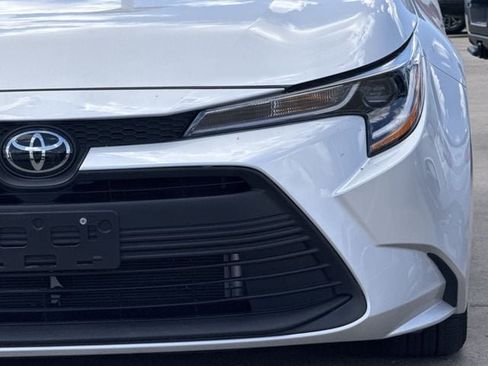 Used 2025 Toyota Corolla LE FWD image 9