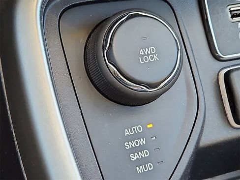 Used 2020 Jeep Compass Latitude w/ Popular Equipment Group image 22