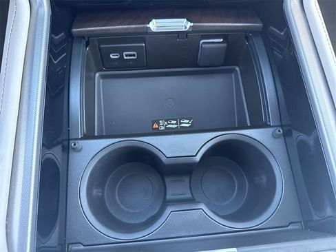 Used 2022 GMC Yukon Denali image 30