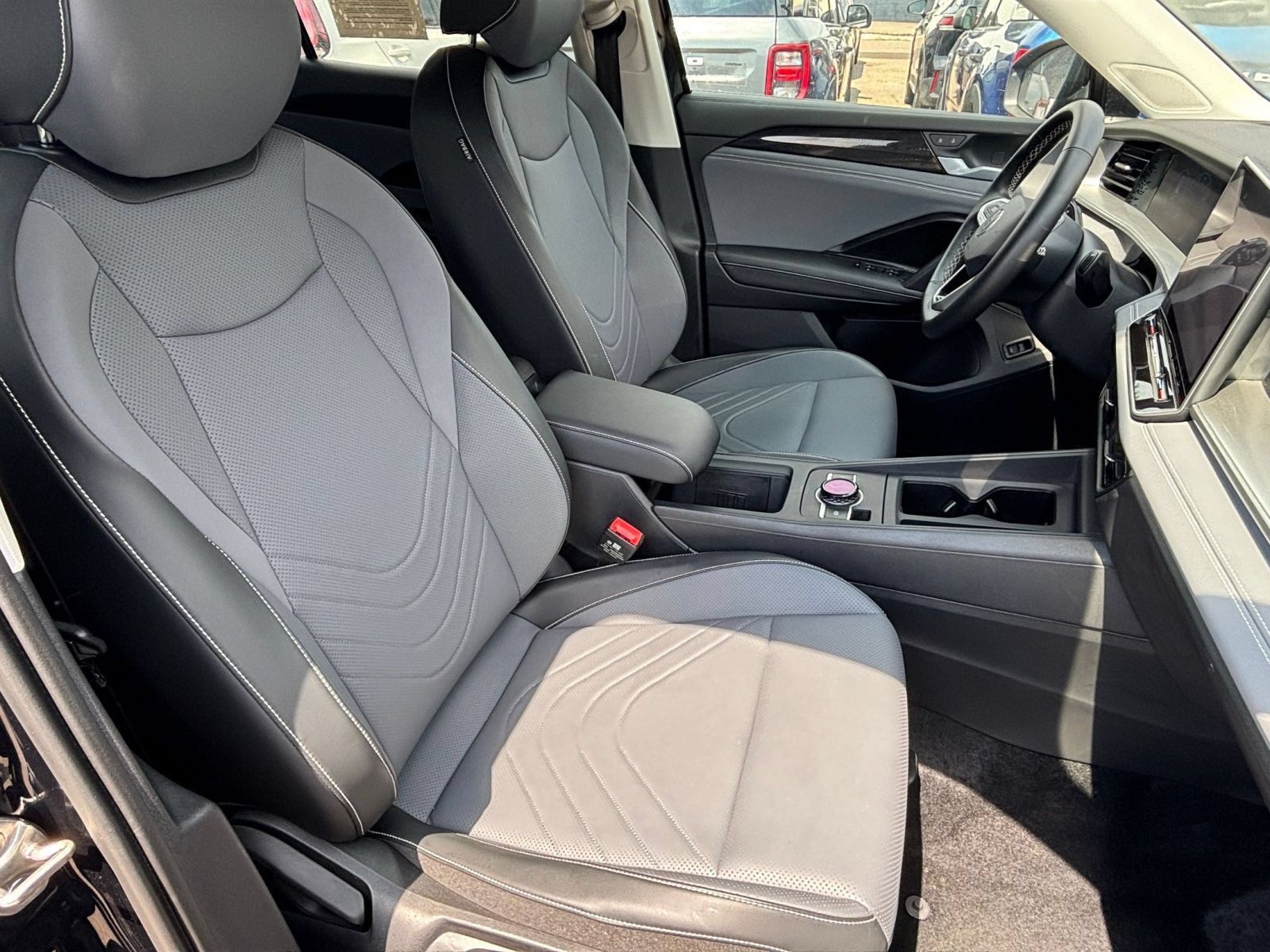 Used 2026 Volkswagen Tiguan SE AWD/4WD image 35