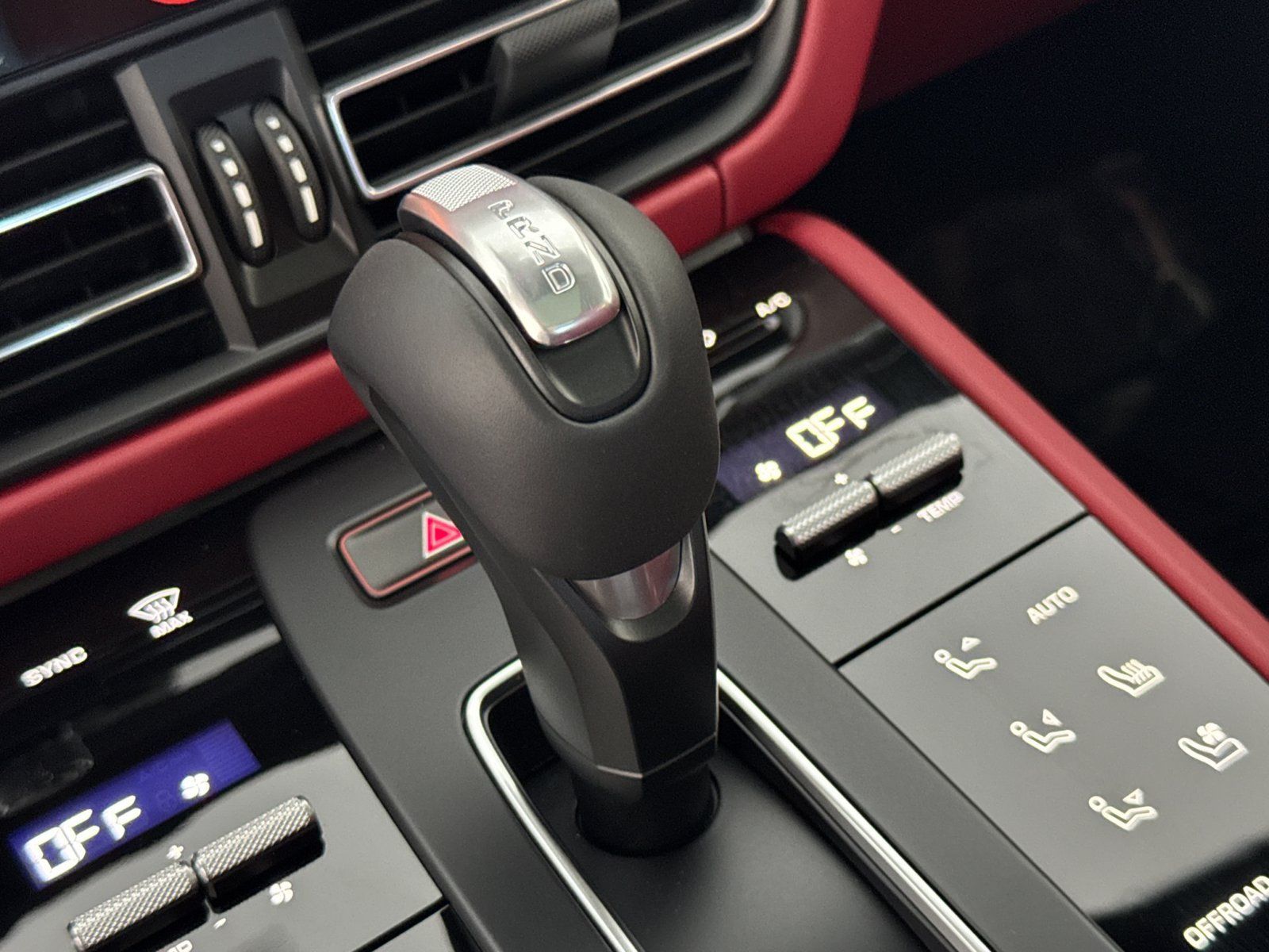 Certified 2026 Porsche Macan AWD/4WD image 26