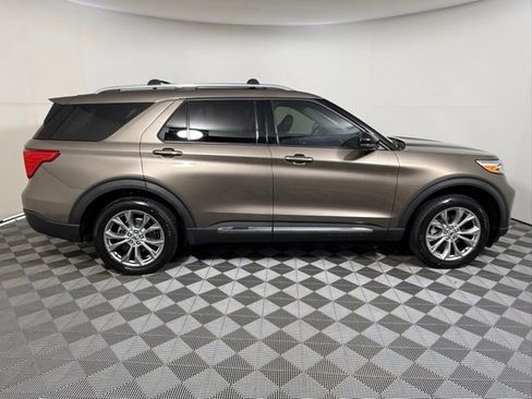 Used 2021 Ford Explorer Limited w/ Equipment Group 301A image 7