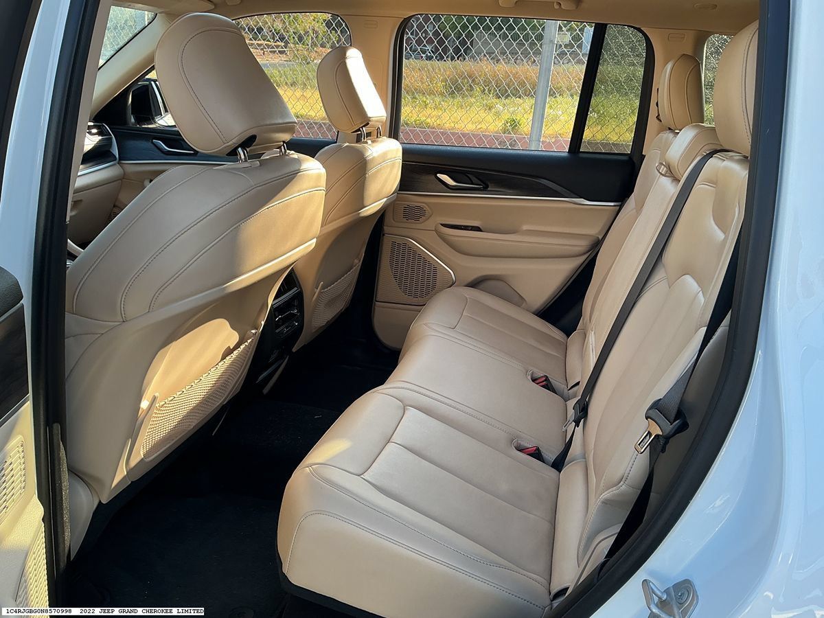 Used 2022 Jeep Grand Cherokee Limited RWD image 6