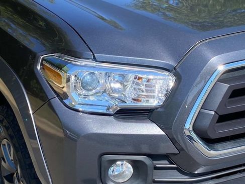 Used 2022 Toyota Tacoma SR5 w/ Technology Package RWD image 4