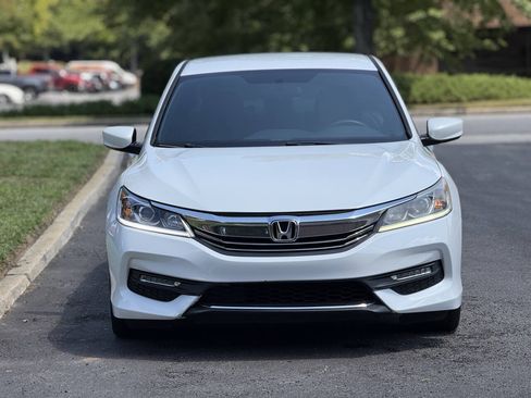 Used 2017 Honda Accord Sport image 4