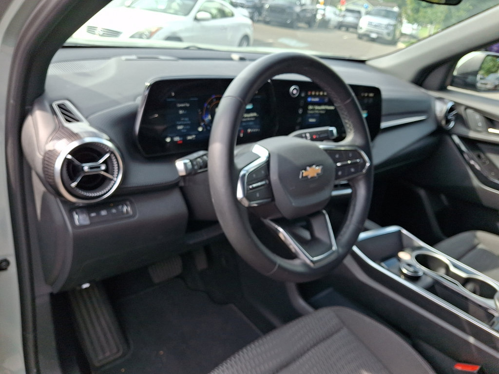 Used 2026 Chevrolet Equinox LT AWD/4WD image 25
