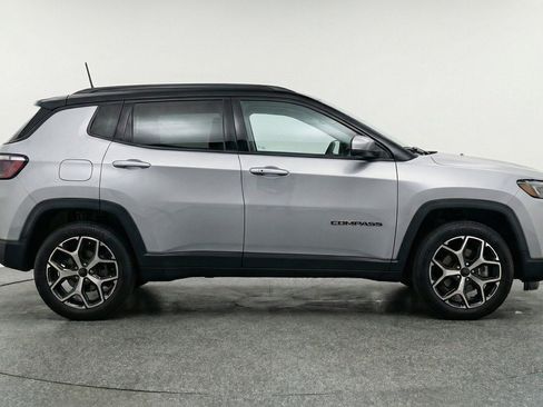Used 2025 Jeep Compass Limited AWD/4WD image 11
