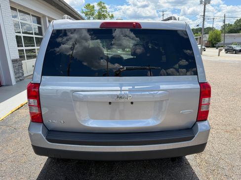 Used 2017 Jeep Patriot Latitude AWD/4WD image 4