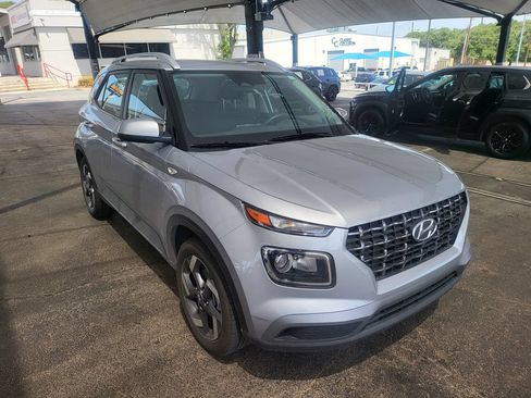 Used 2025 Hyundai Venue SEL FWD image 7