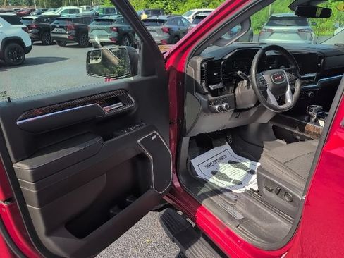 Used 2024 GMC Sierra 1500 Elevation w/ Preferred Package AWD/4WD image 9