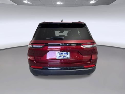 Used 2023 Jeep Grand Cherokee Altitude AWD/4WD image 10