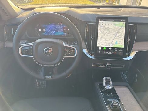Used 2025 Volvo XC90 B6 Plus image 18