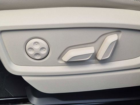 Certified 2025 Audi Q5 2.0T Premium Plus image 16